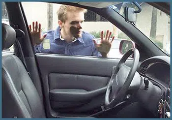 Safe Key Shop Cleveland, OH 216-654-9510 - 19-locked-keys-in-car