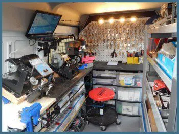 Safe Key Shop Cleveland, OH 216-654-9510 - 2-mobile-locksmith